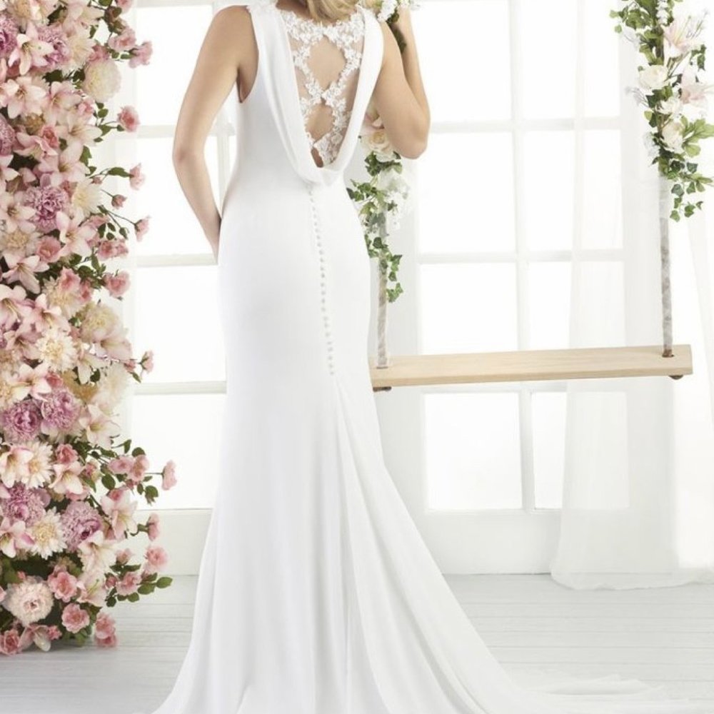 Retro / Vintage Style Wedding Dress , Buttons and Cowl Back
